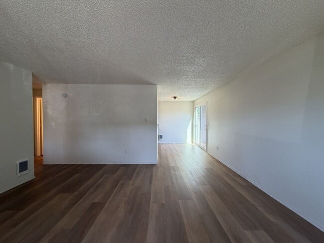 Building Photo - 5921 SE 83rd Ave