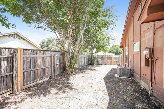 Building Photo - 1416 Horncastle St