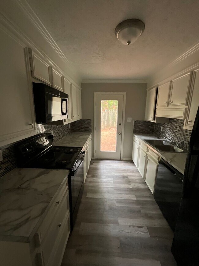 Building Photo - Cozy Townhome in Ridgeland