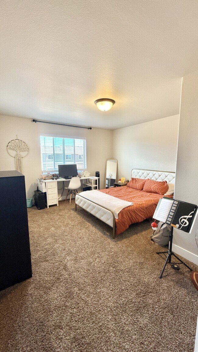 Building Photo - 409 Luminous Dr