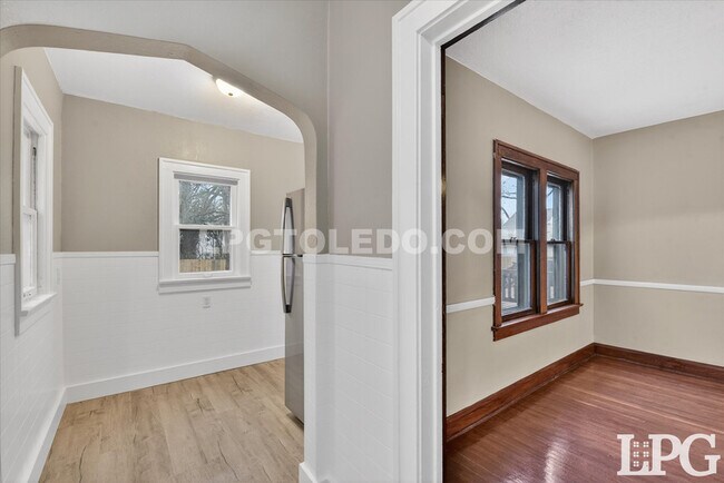 Building Photo - 2041 Loxley Rd