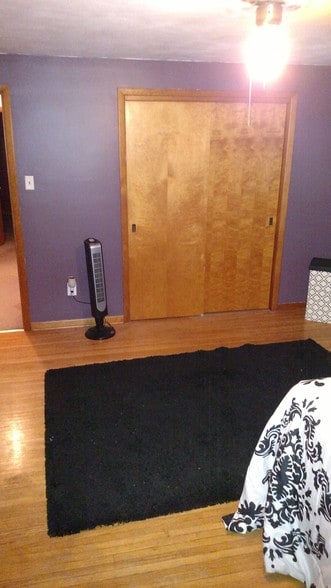 Spare bedroom closet - 194 11th Ave