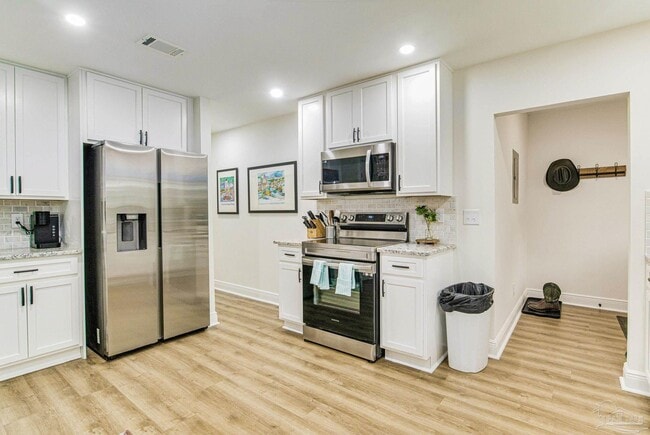 Building Photo - 814 W Gonzalez St