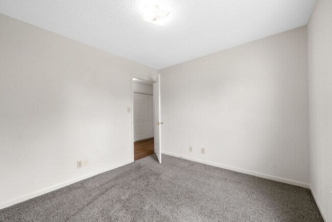 Building Photo - 3 Bedroom Pet Friendly Home For Rent Near 101st Parkway!