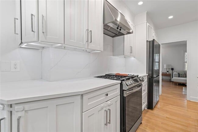 Building Photo - 346 Redland Rd NW