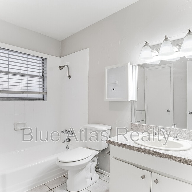Building Photo - 2725 Patricia Ln