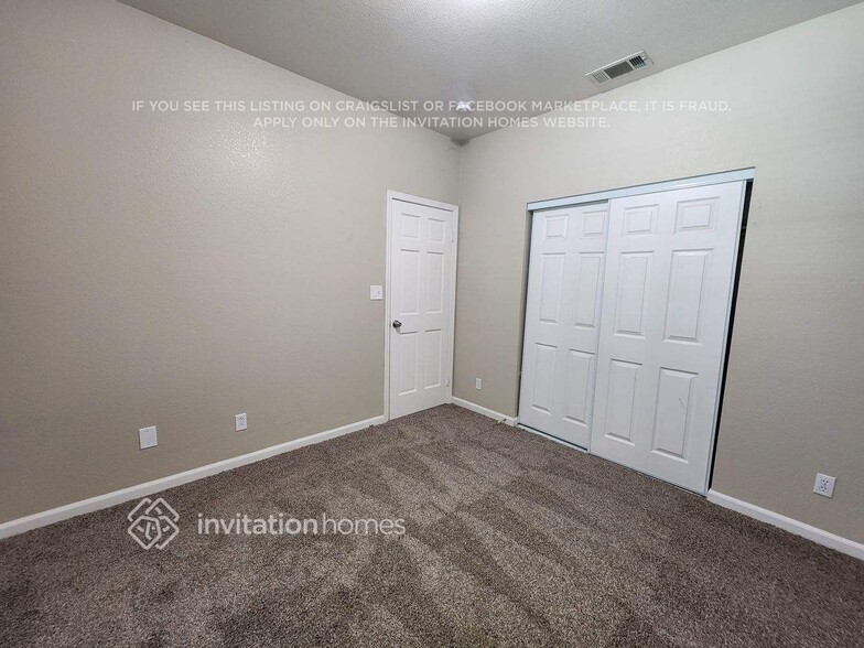 Building Photo - 5012 Fernwood Cir