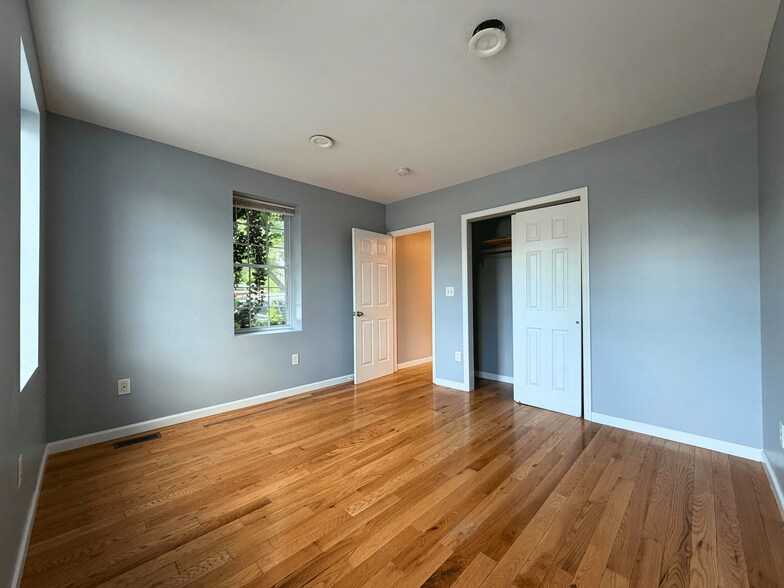Building Photo - 274 Walsh Ave