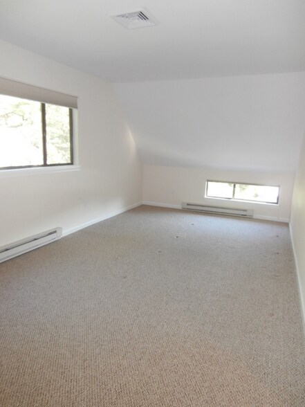 Building Photo - 38 Great Meadow Ln