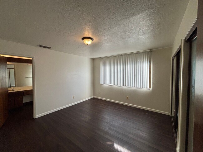 Building Photo - 5332-5332 Angelina Ave