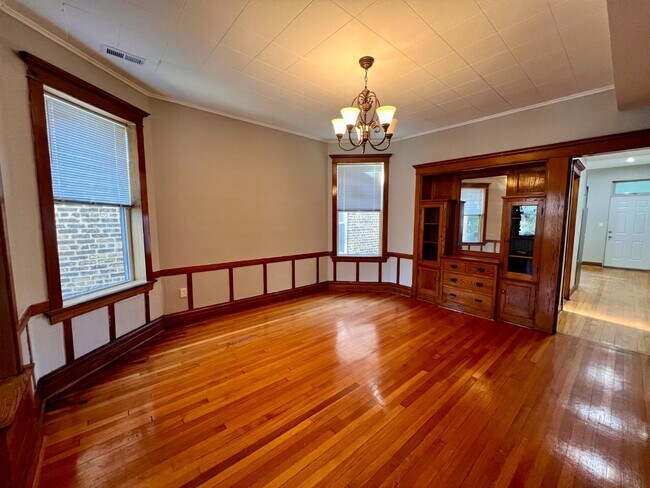 Building Photo - 3855 W Wrightwood Ave