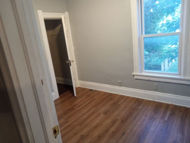 Building Photo - 826 Mason St