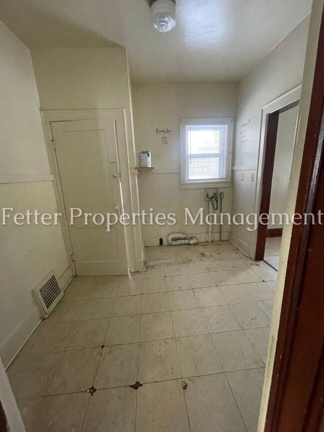 Building Photo - 1651 Burdette Ave