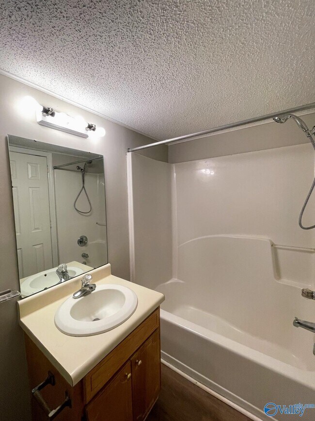 Building Photo - 6634 Willow Pointe Dr NW