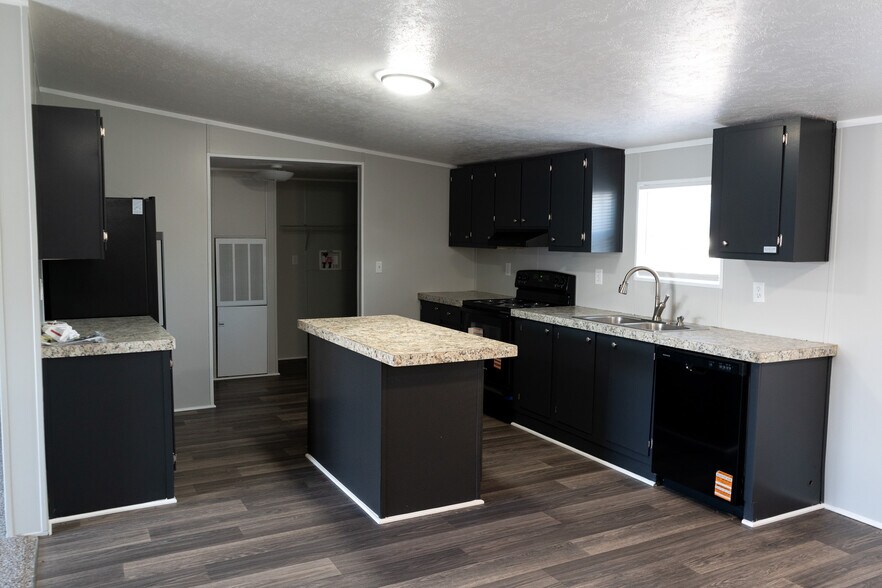 Building Photo - 120A Parker Dr