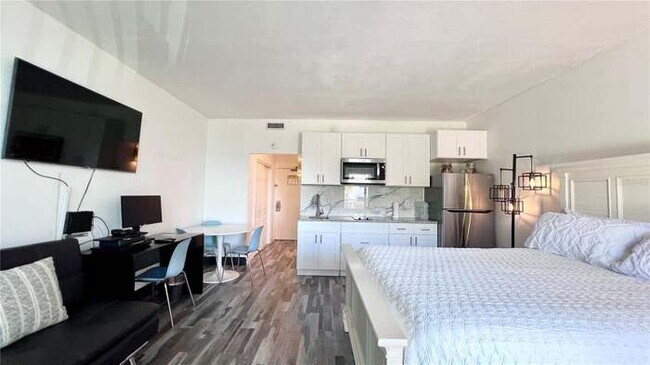 Building Photo - 611 Destiny Dr