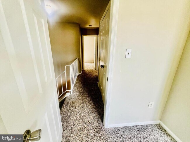 Building Photo - 4704 S Park Ct