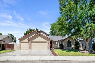 Building Photo - Discover this charming 4-bedroom, 2-bathroom home in Meridian!