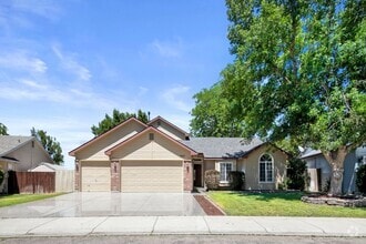 Building Photo - Discover this charming 4-bedroom, 2-bathro...