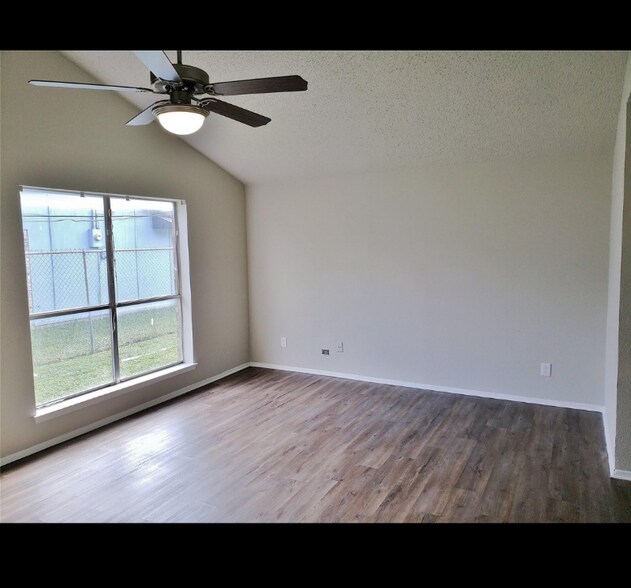 Building Photo - 2752 Meadow Isle Ln