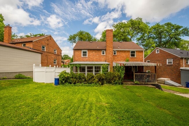Building Photo - Stunning 2 bedroom home in Dormont availab...