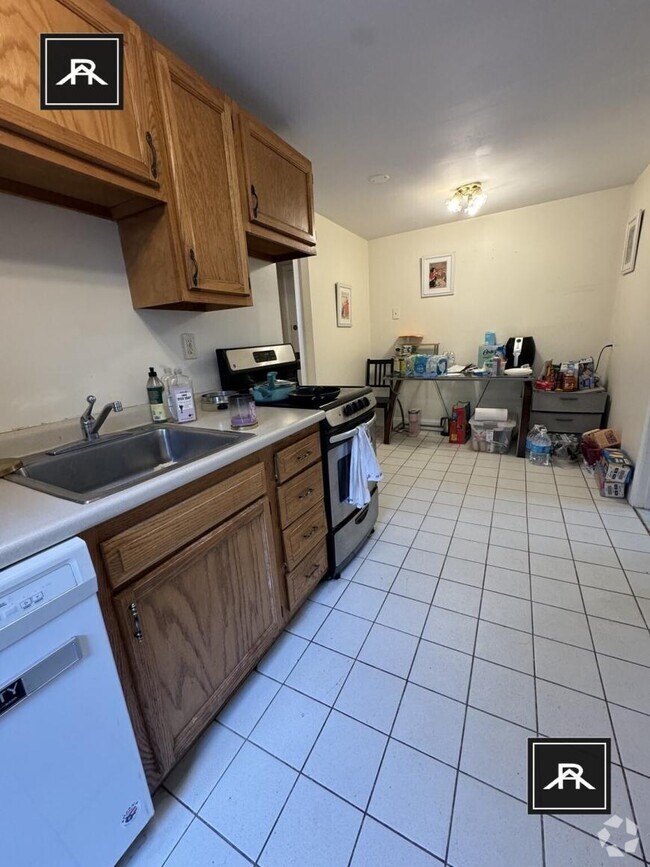 Building Photo - 4 bedroom in Brookline MA 02446