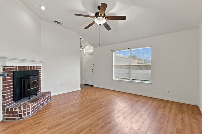 Building Photo - 616 Mustang Ct