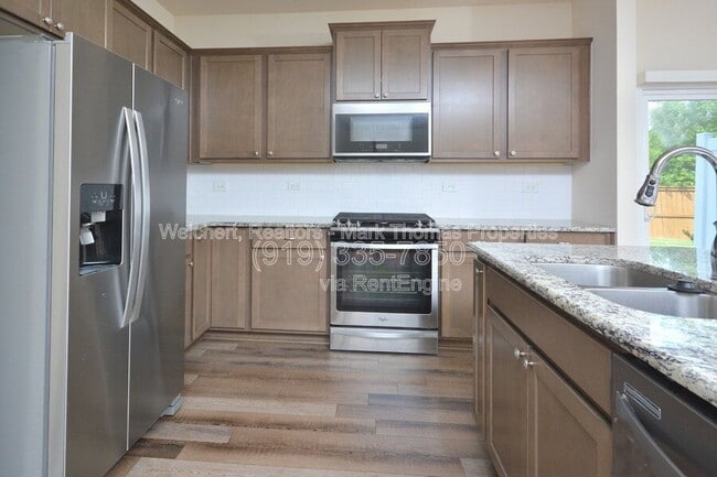 Building Photo - 409 Vassar Dr
