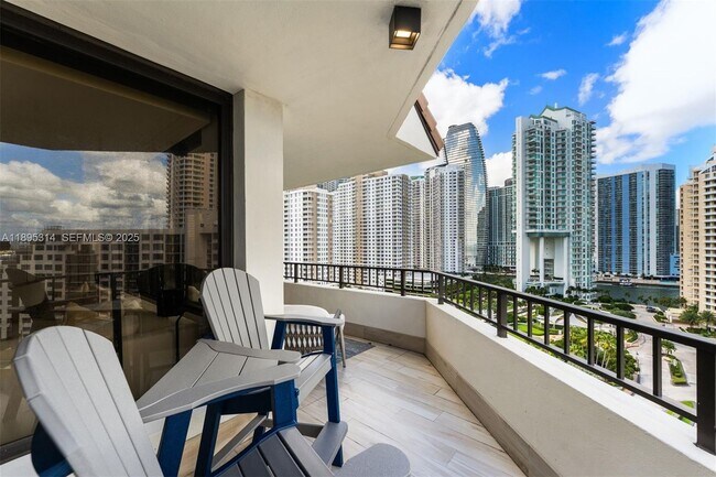 Building Photo - 520 Brickell Key Dr