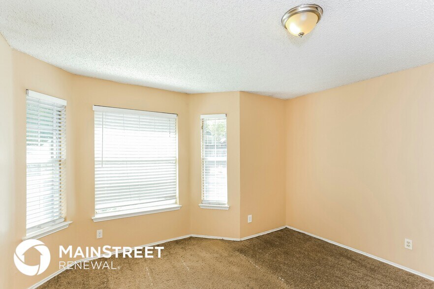 Building Photo - 2720 Clovermeadow Dr