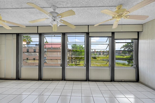 Building Photo - 7210 Lake Cir Dr