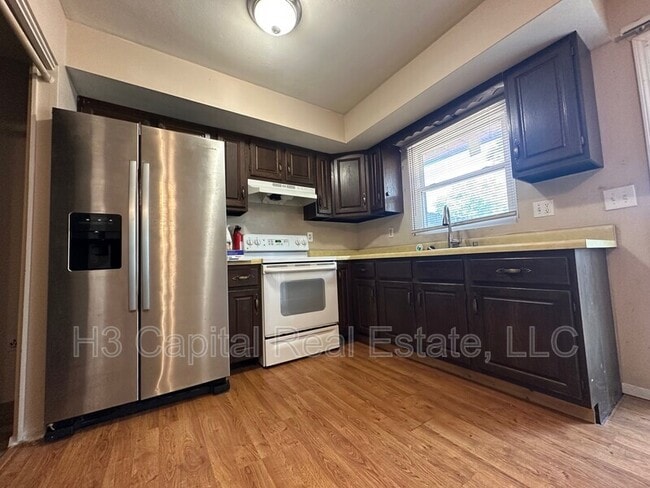 Building Photo - 109 E Poos Dr