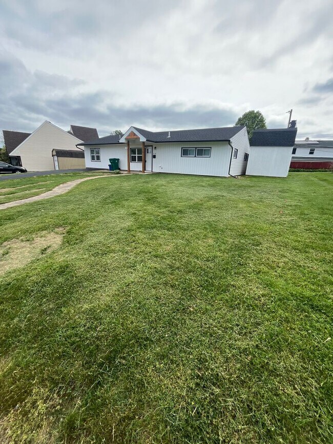 Building Photo - Beautiful brand new 4 bed 2 bath for Rent single home with yard in Levittown