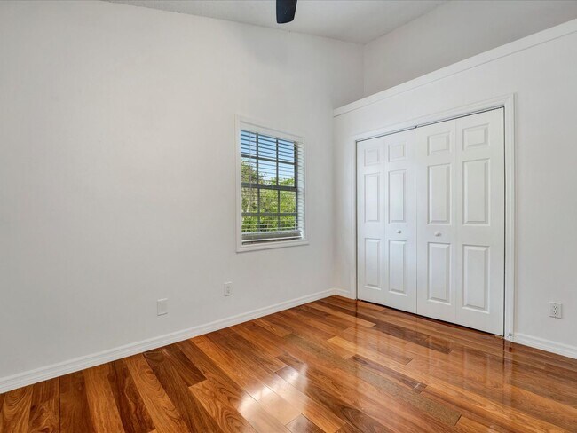 Building Photo - 631 32nd Ave Dr E