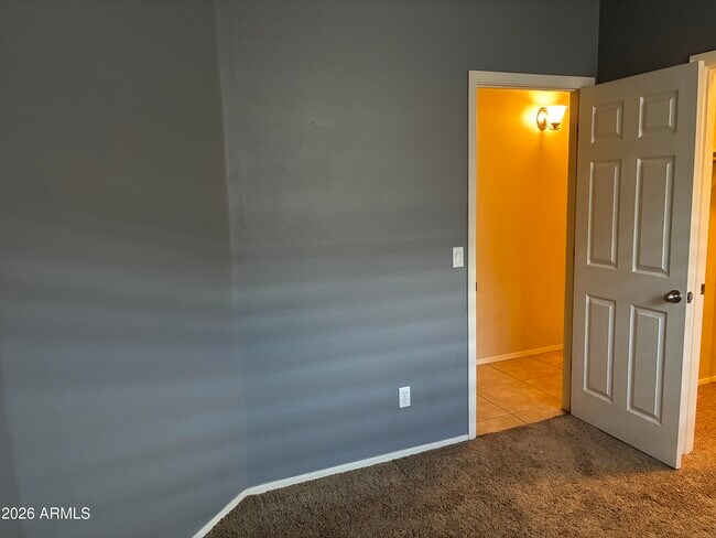 Building Photo - 8011 S 70th Dr