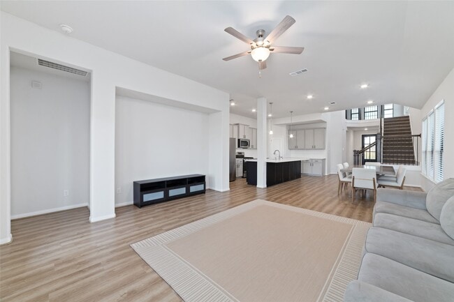 Building Photo - 720 Lake Lacosta Dr