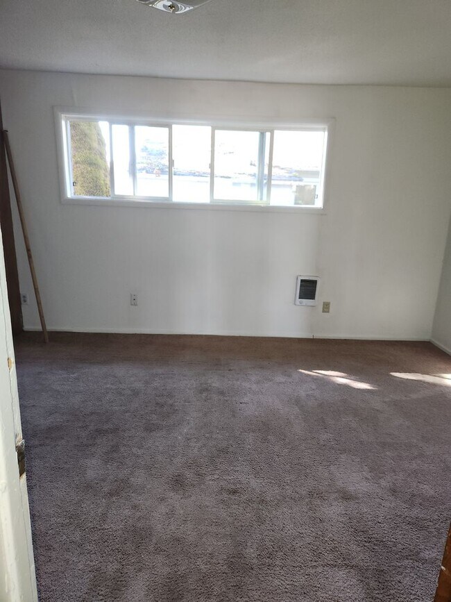 Building Photo - 1890 Kalmia St