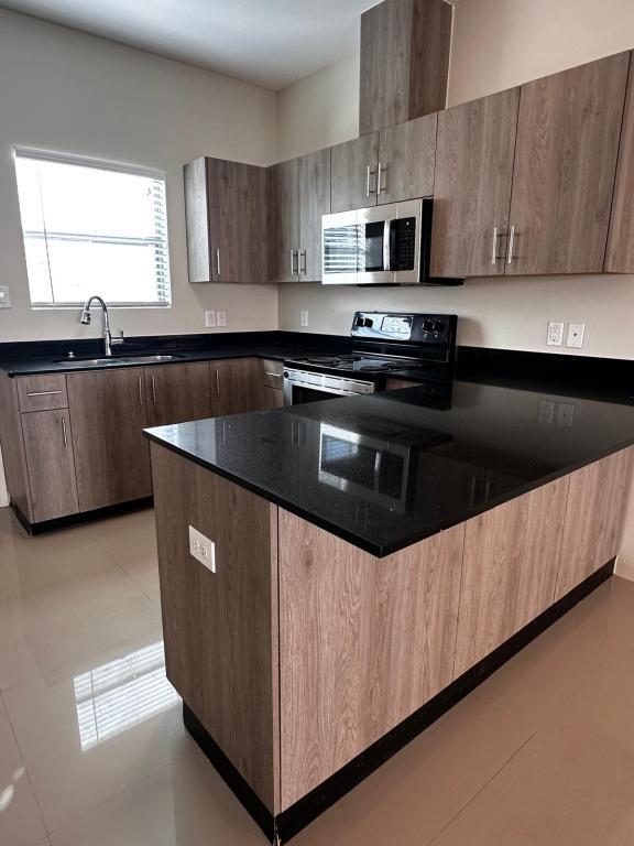 Building Photo - 510 Peabody Ave