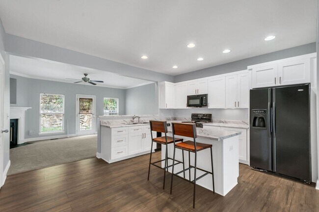 Building Photo - Awesome 3BE/2.5BA home in Bellevue!
