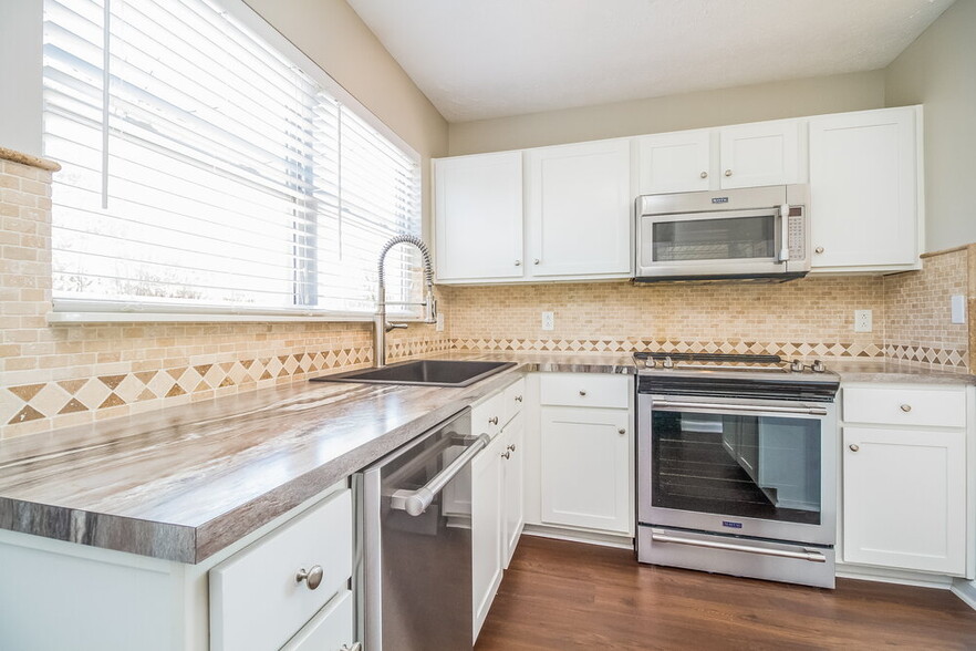 Building Photo - 2300 Crescent Valley Pl