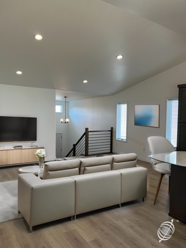 Building Photo - 4 Bed 3 Bath Single Family Home