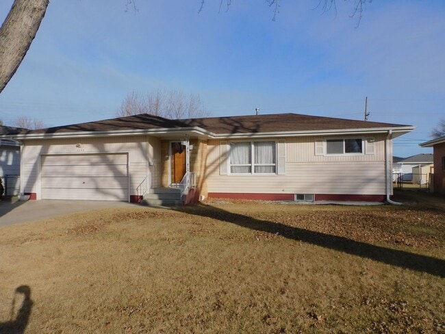 Building Photo - 3 Bedrooms, 2 baths, near schools and shopping