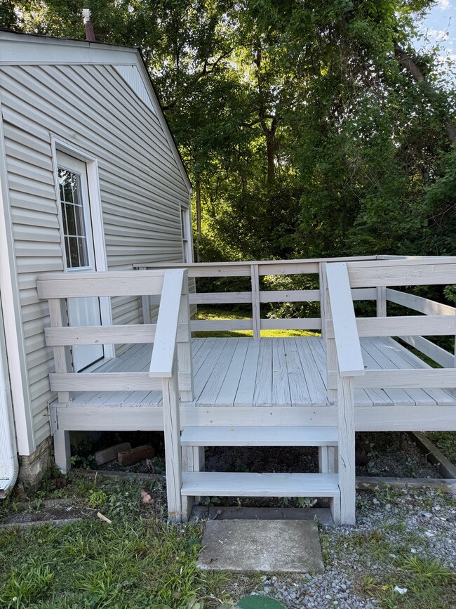 Building Photo - 409 Hazelwood Pike