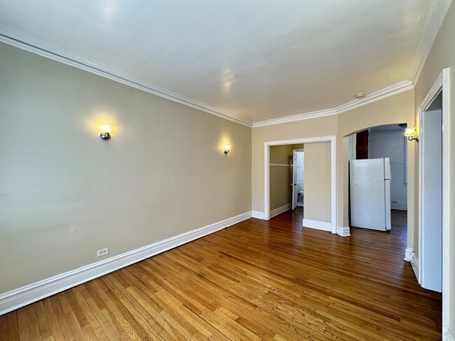 Building Photo - 4826.5 W Addison St