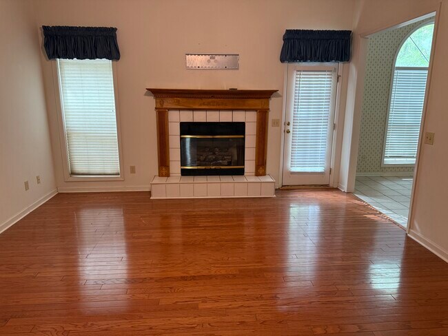 Building Photo - West Lane