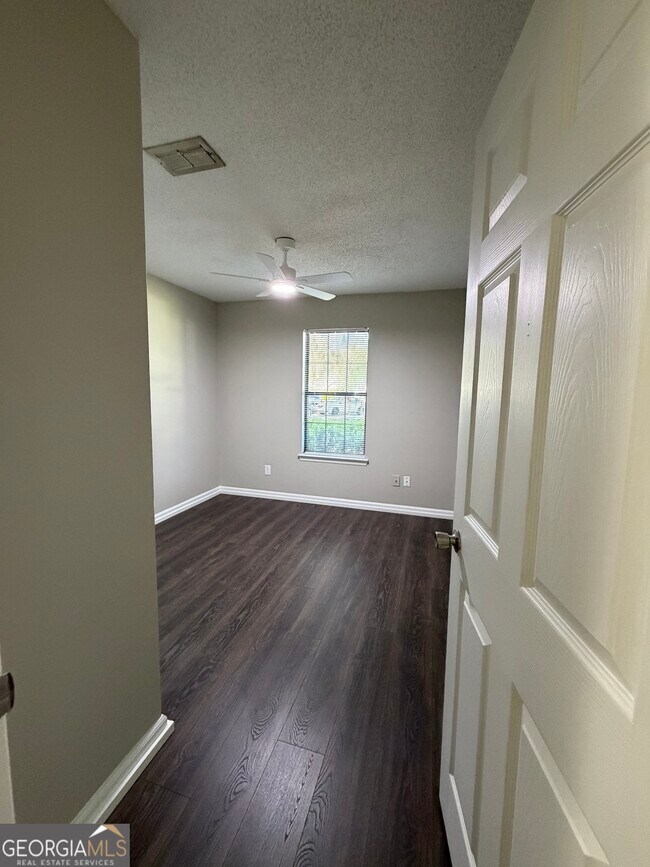 Building Photo - 73 Talbot Ct