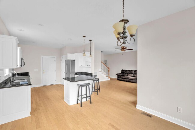 Building Photo - 210 Raven Ridge Ct