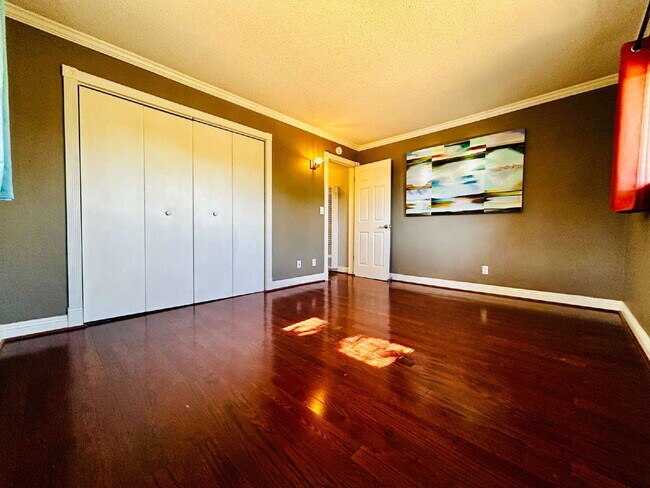Building Photo - Spacious 2 bd, 2 ba with attached finished garage