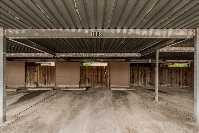 Building Photo - 1803 Country Village Blvd