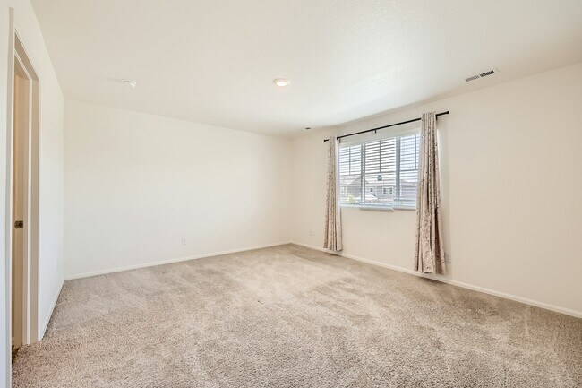 Building Photo - 11791 Lovegrass Dr